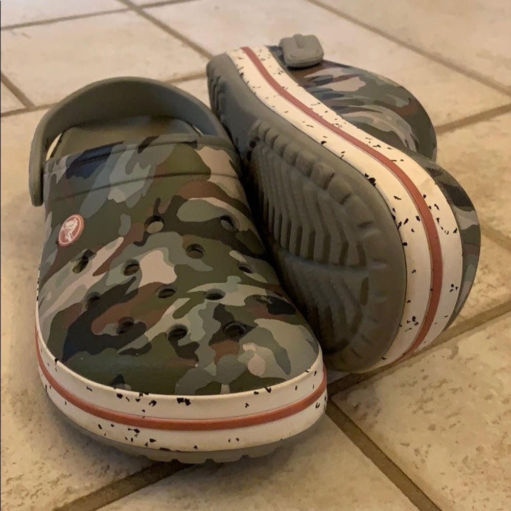 Croc with camouflage edge lined